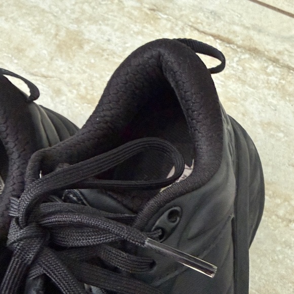 Hoka One One Women’s Bondi SR 6 Sneaker Slip Resistant - Picture 12 of 16